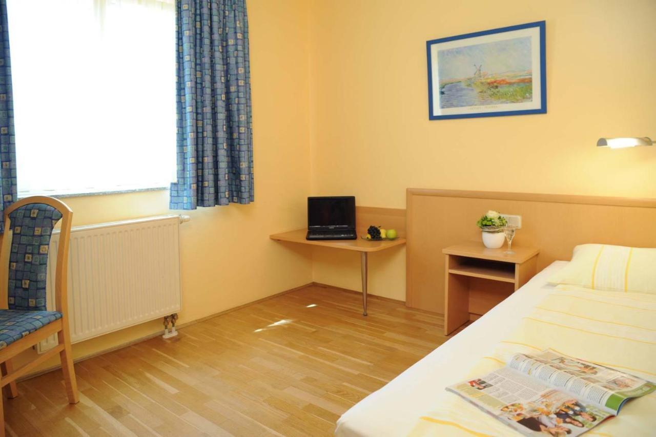 Hotel & Restaurant Hugenottengarten Friedrichsdorf Room photo